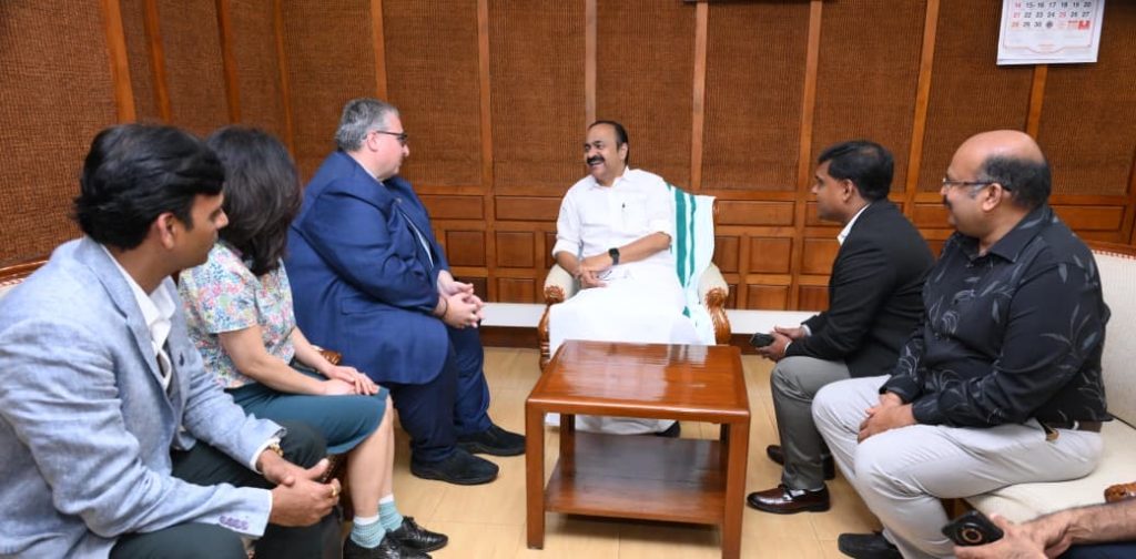 കേരള നിയമസഭ സന്ദർശിച്ച് ഓസ്ട്രേലിയയിലെ വിക്ടോറിയ പാർലമെന്റ് ചീഫ് വിപ്പ്