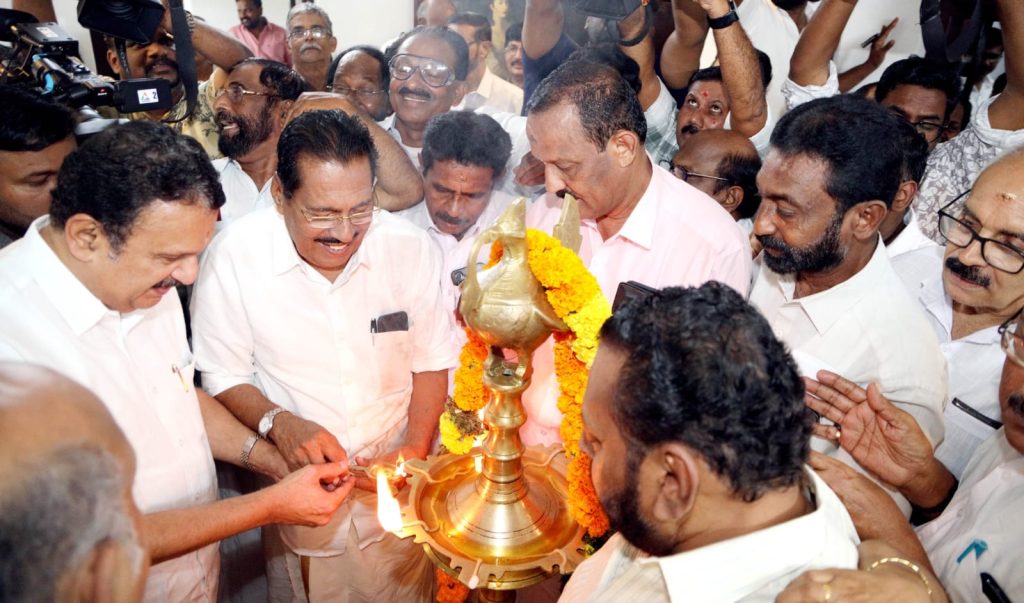 മന്ത്രി കെ. മുരളീധരൻ ശാസ്തമംഗലത്ത് ക്യാമ്പ് ഓഫീസ് തുറന്നു