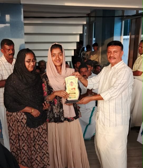 കോവളം :ടീം വിഴിഞ്ഞം സൊസൈറ്റിയുടെ നേതൃത്വത്തിൽ എസ് എസ് എൽ സി, പ്ലസ് ടു പരിക്ഷകളിൽ ഉന്നത വിജയം നേടിയ വിദ്യാർത്ഥി വിദ്യാർത്ഥിനികളെ ആദരിച്ചു