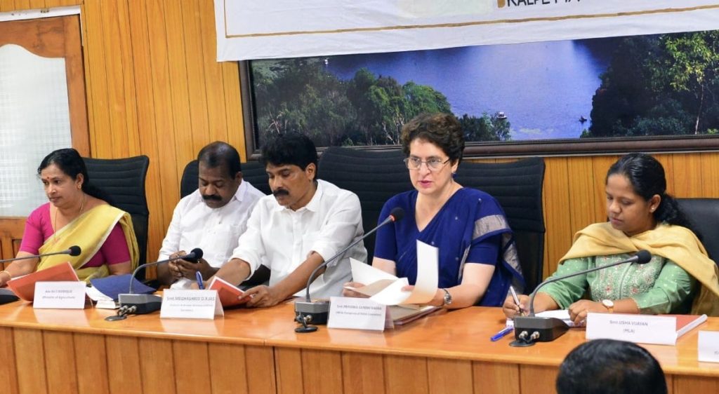 പ്രിയങ്ക ഗാന്ധി എം.പി യുടെ അധ്യക്ഷതയിൽ കളക്ടറേറ്റ് മിനി കോൺഫറൻസ് ഹാളിൽ നടന്ന ദിശ യോഗം