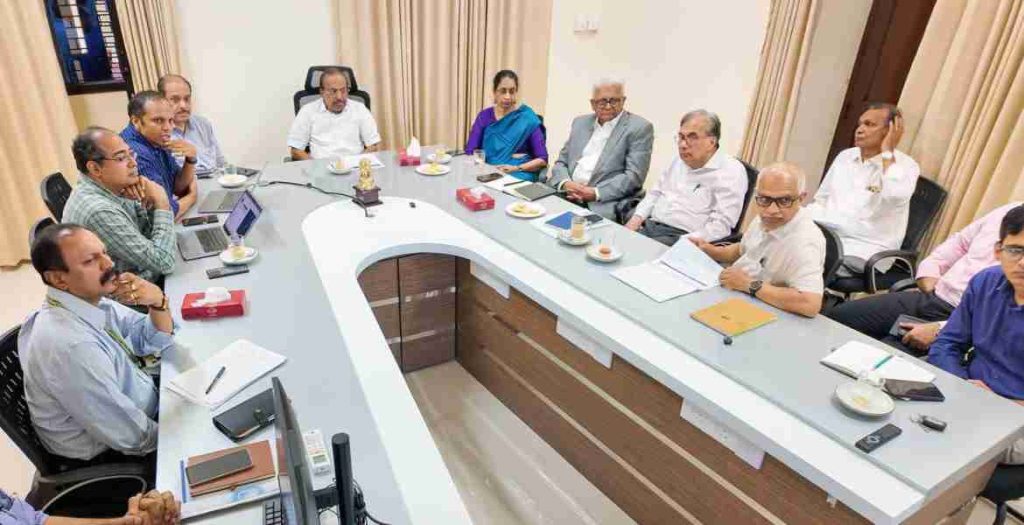 കേരളത്തെ ആഗോള സെമികണ്ടക്ടർ ഹബ്ബാക്കി മാറ്റാൻ ലക്ഷ്യമിട്ട് സംസ്ഥാന സർക്കാർ; നിക്ഷേപ സാധ്യതകൾ ചർച്ച ചെയ്യാൻ ഉന്നതതല യോഗം ചേർന്നു