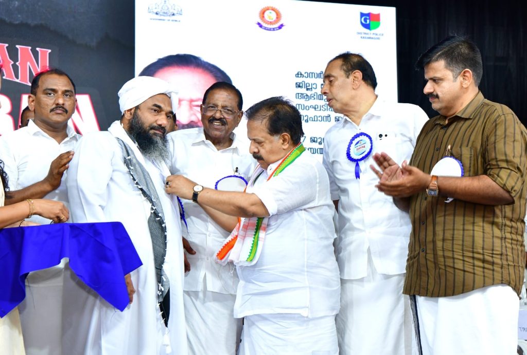 ലഹരി മാഫിയയുമായി ചർച്ചയില്ല, മാഫിയയുടെ ഉന്മൂലനം മാത്രം ലക്ഷ്യമെന്ന് ആഭ്യന്തരമന്ത്രി രമേശ് ചെന്നിത്തല* *ഓപ്പറേഷൻ തൂഫാൻ ജില്ലാതല ഉദ്ഘാടനം നായന്മാർമൂല ടി ഐ എച്ച് എസ് എസിൽ നടന്നു