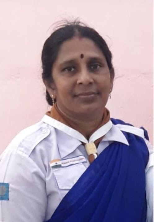 ഭാരത് സ്കൗട്ട്സ് ആൻഡ് ഗൈഡ്സിന്റെ ഉയർന്ന പരിശീലന ബഹുമതിയായ ഹിമാലയ വുഡ് ബാഡ്ജ് നേടിയ  കണിയാപുരം ചാന്നാങ്കര ഗവൺമെൻറ് എൽ.പി.എസിലെ പ്രധാനധ്യാപിക ബീന എസ് ആർ
