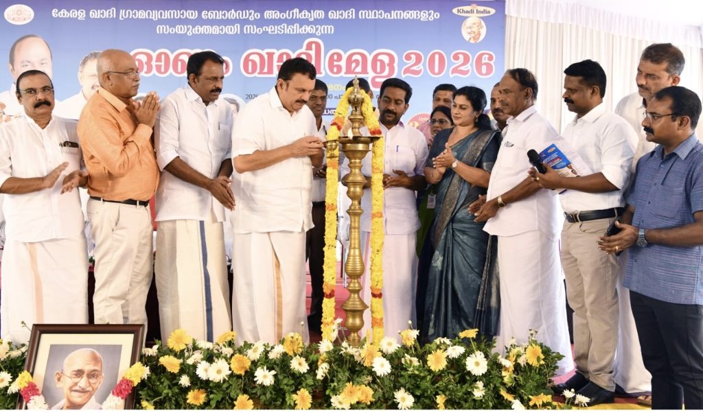 വസ്ത്രത്തിനപ്പുറം ഇന്ത്യയുടെ വികാരമാണ് ഖാദി: മന്ത്രി കെ. മുരളീധരൻ