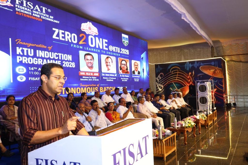 അങ്കമാലി ഫിസാറ്റ്-ൽ നടന്ന കേരള സാങ്കേതിക സർവകലാശാല ഇൻഡക്ഷൻ പ്രോഗ്രാം 2026-ന്റെ ഉദ്ഘാടനം ഉന്നതവിദ്യാഭ്യാസ മന്ത്രി റോജി എം. ജോൺ നിർവഹിക്കുന്നു. ബെന്നി ബെഹനാൻ എം.പി.യും സർവകലാശാല വൈസ് ചാൻസലർ ഡോ. സിസ തോമസ് തുടങ്ങിയവർ സമീപം