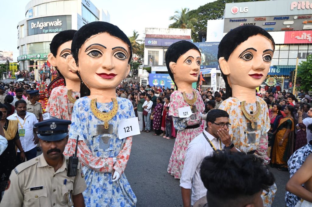 ഓണം വാരാഘോഷത്തിന് ഗംഭീര സമാപനം; തലസ്ഥാന നഗരിയെ ആവേശത്തിലാഴ്ത്തി ഘോഷയാത്ര
