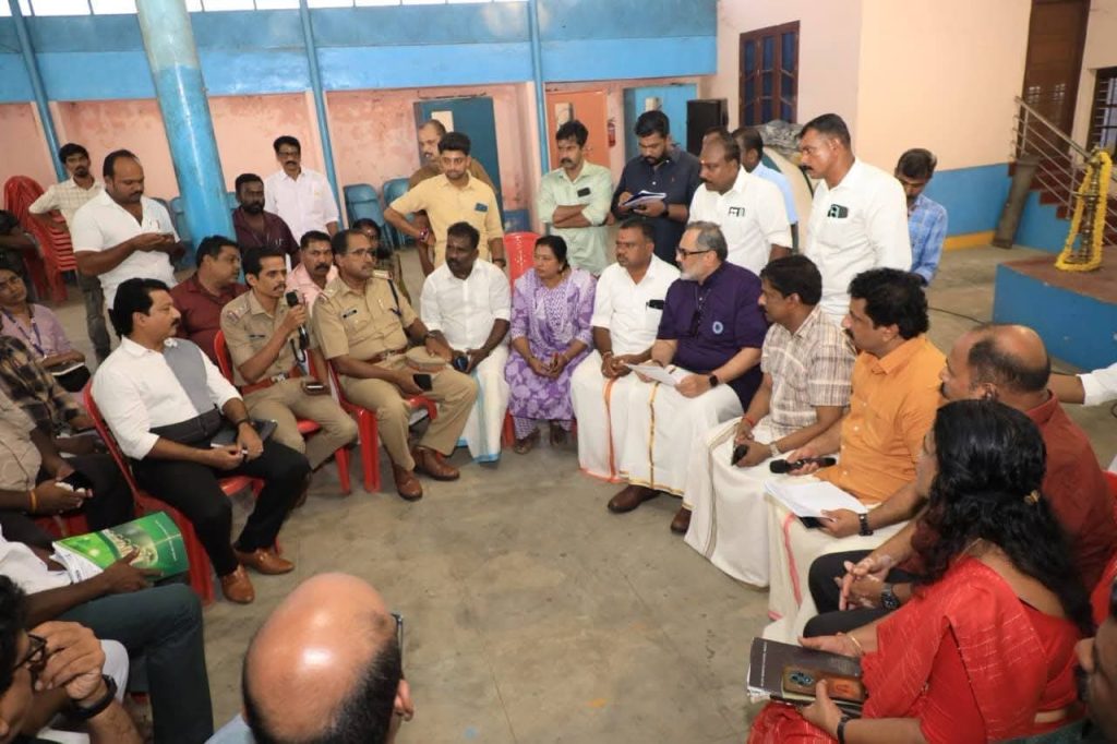 കർക്കിടക വാവിനോട് അനുബന്ധിച്ചുള്ള ഒരുക്കങ്ങൾ വിലയിരുത്താൻ എംഎൽഎ രാജീവ് ചന്ദ്രശേഖർ തിരുവല്ലം പരശുരാമ ക്ഷേത്രത്തിൽ എത്തിയപ്പോൾ