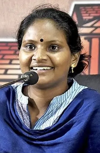 ചിറയിൻകീഴ് കയ്യാങ്കളി: രമ്യ ഹരിദാസിന് താക്കീത്, പരസ്യ പ്രതികരണങ്ങൾ പാടില്ലെന്ന് KPCC; പാളയം പ്രദീപിനെ പേഴ്സണൽ സ്റ്റാഫാക്കില്ല