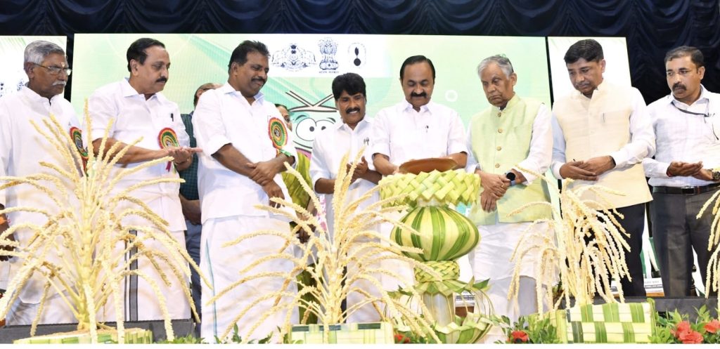 കേന്ദ്രം നാളികേര മൂല്യവർദ്ധിത പാർക്ക് അനുവദിച്ചാൽ പൂർണ പിന്തുണ നൽകുമെന്ന് മുഖ്യമന്ത്രി നാളികേര ദിനാഘോഷം മുഖ്യമന്ത്രി ഉദ്ഘാടനം ചെയ്തു