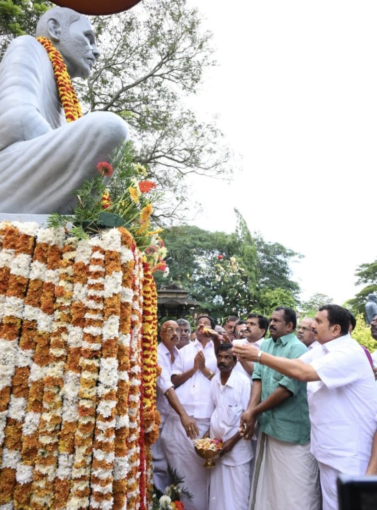 ഗുരുദർശനങ്ങളുടെ പ്രസക്തി വർധിച്ച കാലം: കെ മുരളീധരൻ ശ്രീനാരായണഗുരു പ്രതിമയിൽ പുഷ്പാർച്ചന നടത്തി മന്ത്രിമാർ