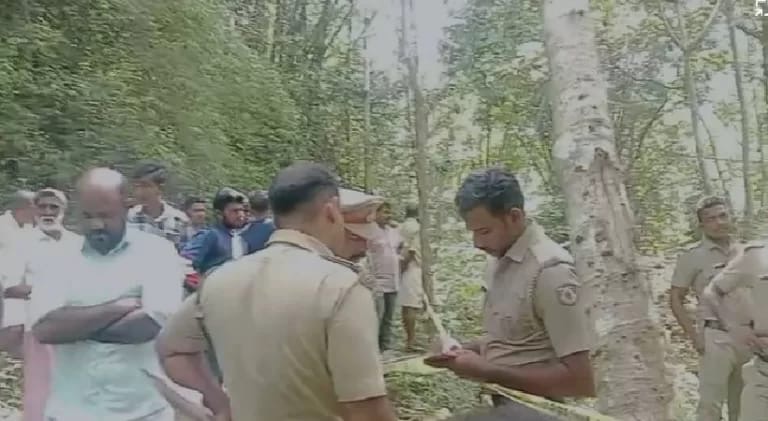 തൃശൂരിൽ പുരുഷൻ്റെ മൃതദേഹം കത്തിക്കരിഞ്ഞ നിലയിൽ കണ്ടെത്തി