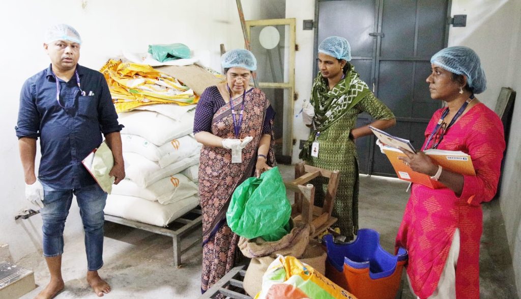 അമൃതം ന്യൂട്രിമിക്സ് നിർമാണ യൂണിറ്റുകളിൽ പരിശോധന