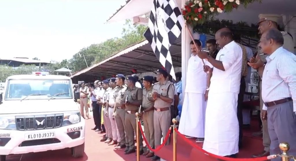 എക്സൈസ് വകുപ്പ് പുതിയതായി വാങ്ങിയ 41 വാഹനങ്ങളുടെ ഫ്ലാഗ് ഓഫ് മന്ത്രി നിർവഹിച്ചു