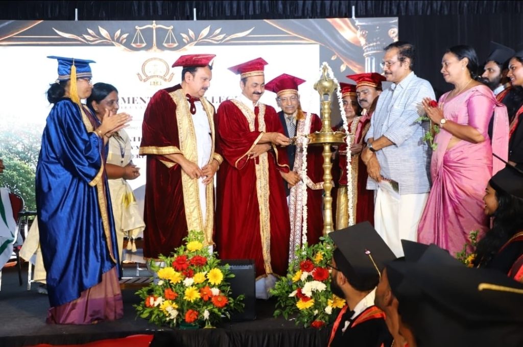 നിയമവിദ്യാഭ്യാസം പുതിയ സാങ്കേതികവിദ്യകൾക്കൊപ്പം മാറണം: മുഖ്യമന്ത്രി വി.ഡി. സതീശൻ ഗവ.ലോ കോളേജ് 2026 പാസൗട്ട് ബാച്ച് ബിരുദദാനചടങ്ങ് മുഖ്യമന്ത്രി ഉദ്ഘാടനം ചെയ്തു