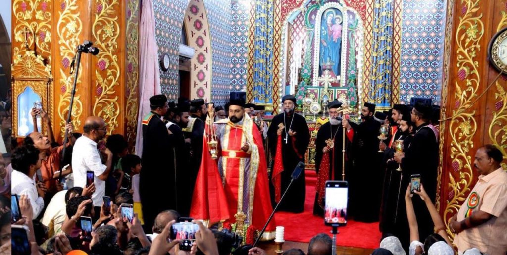 മാതൃ ദർശനം ഒരു വർഷത്തെ കാത്തിരിപ്പിന് വിരാമം; മണർകാട് കത്തീഡ്രലിൽ ചരിത്രപ്രസിദ്ധമായ തിരുനട തുറന്നു